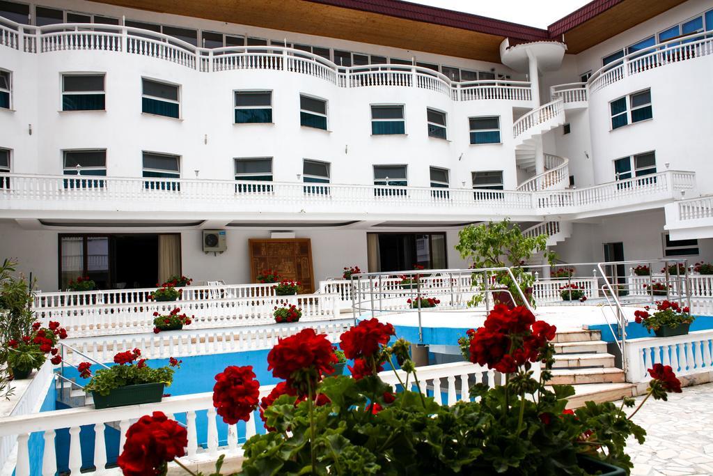 Hotel Cornul Vanatorului Piteşti Exterior foto