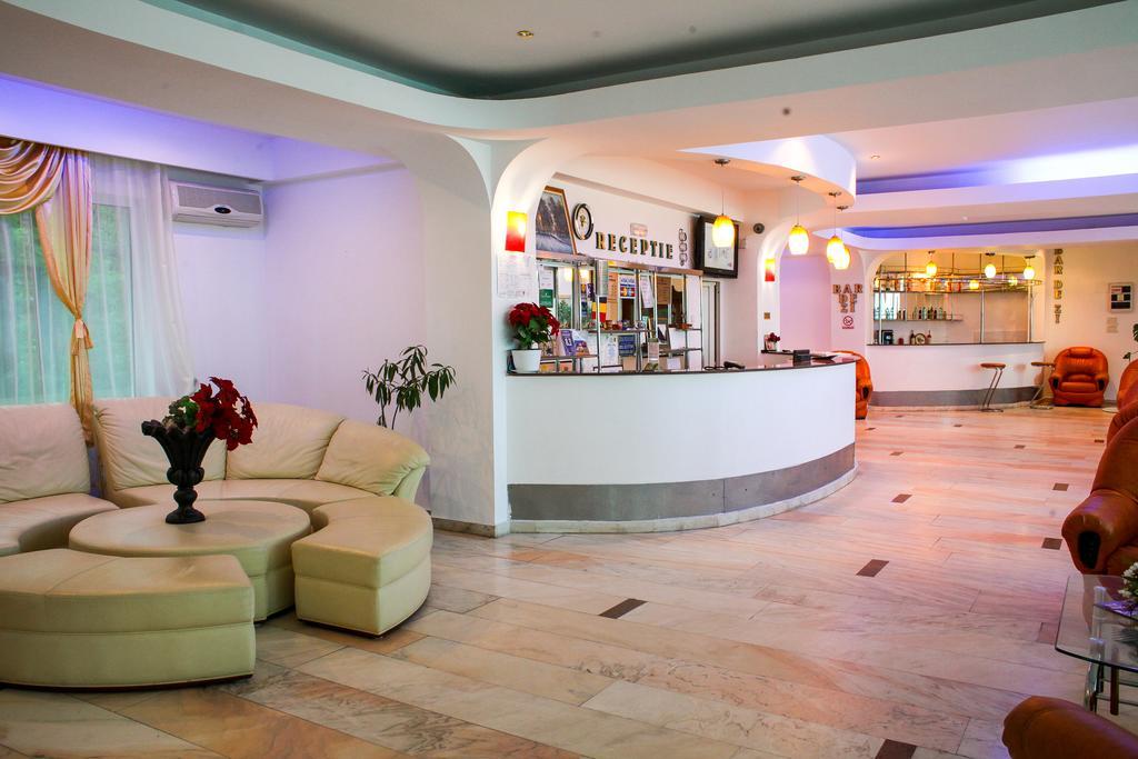 Hotel Cornul Vanatorului Piteşti Exterior foto