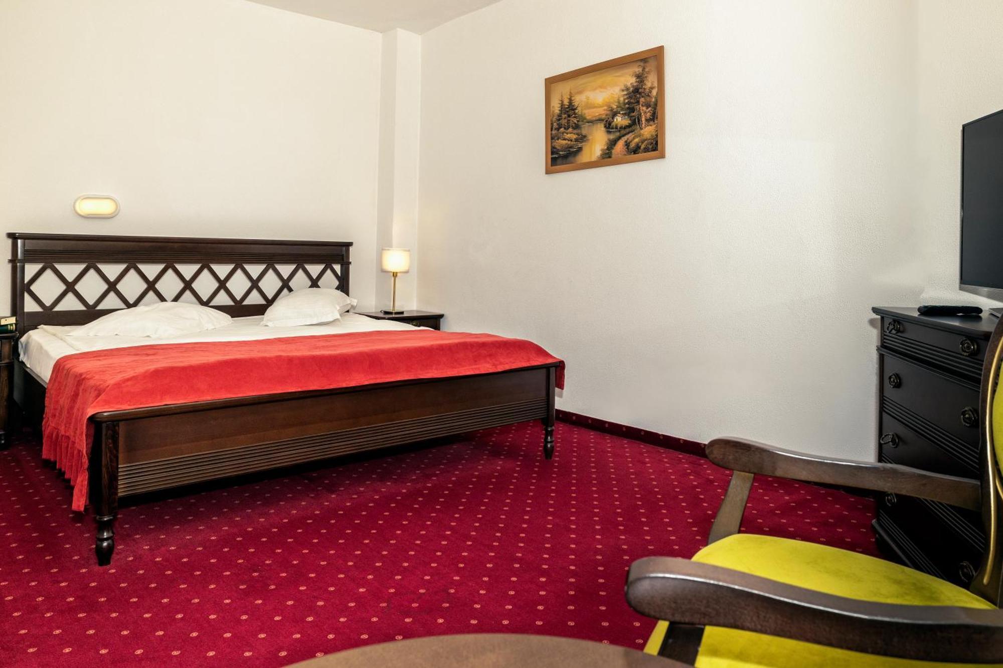 Hotel Cornul Vanatorului Piteşti Exterior foto