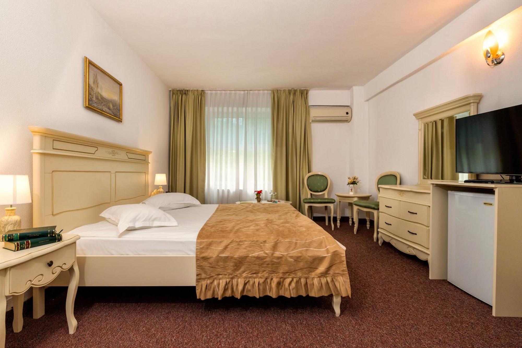 Hotel Cornul Vanatorului Piteşti Exterior foto