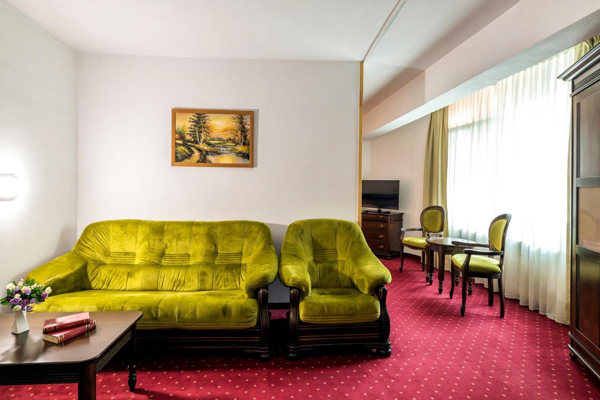 Hotel Cornul Vanatorului Piteşti Exterior foto