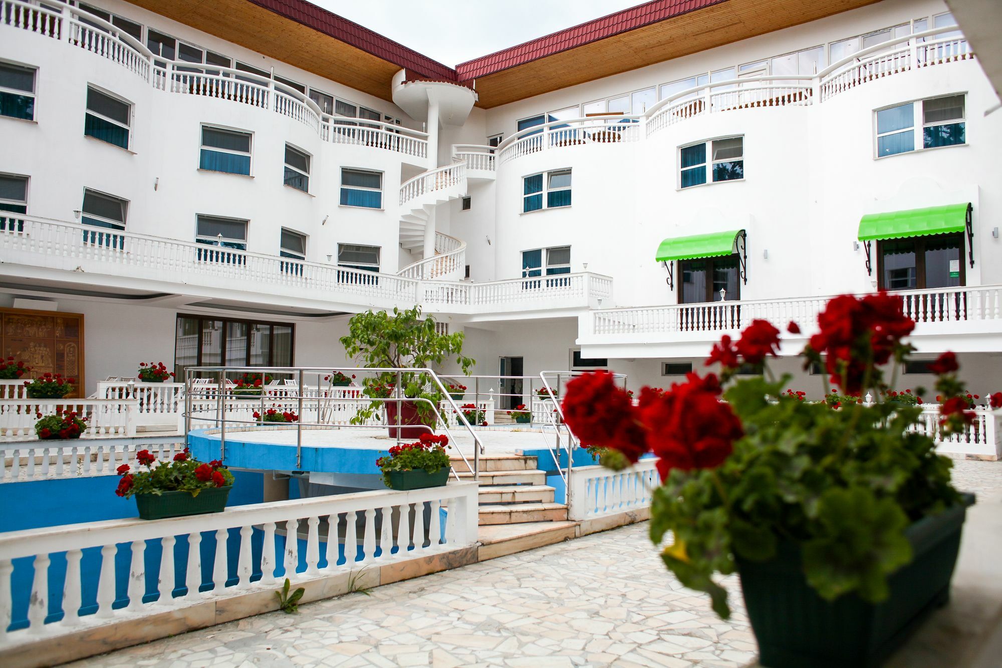 Hotel Cornul Vanatorului Piteşti Exterior foto