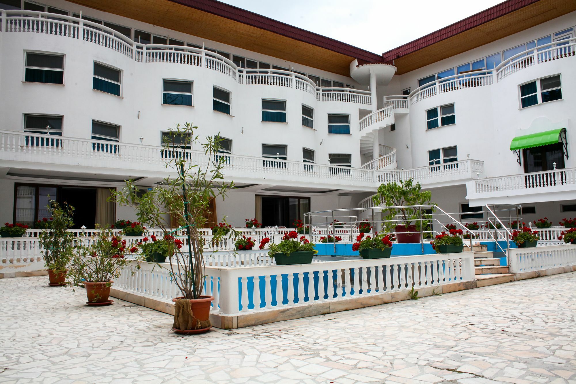 Hotel Cornul Vanatorului Piteşti Exterior foto